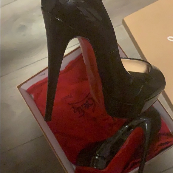 Christian Louboutin - Picture 5 of 5